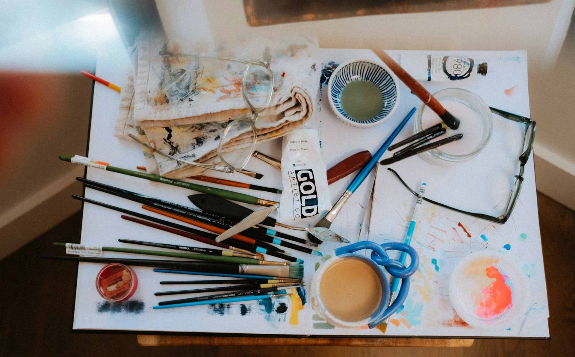 a table topped with lots of art supplies